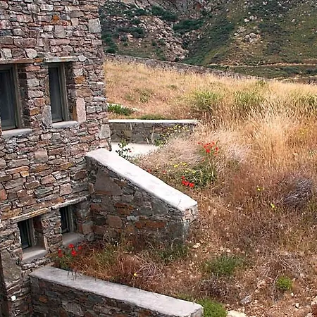 Deep Blue Villas, Szérifosz